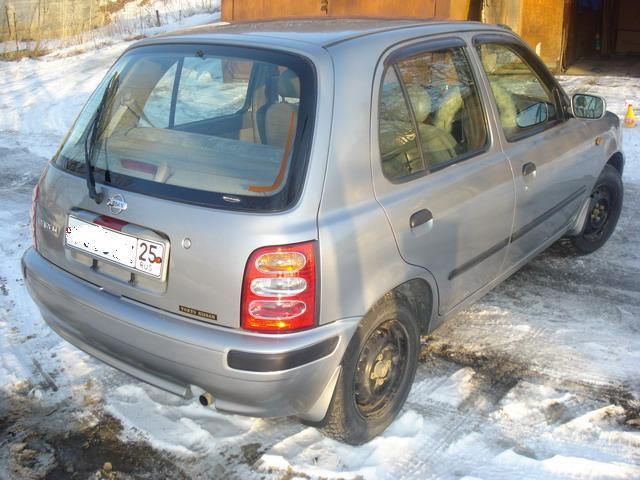 2000 Nissan March