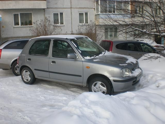 2000 Nissan March