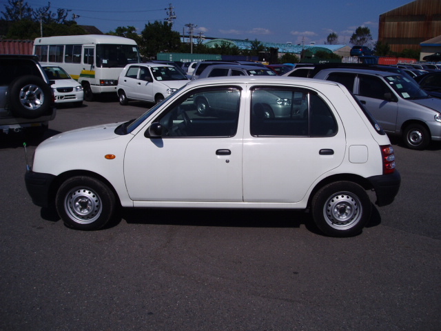 2000 Nissan March Pictures