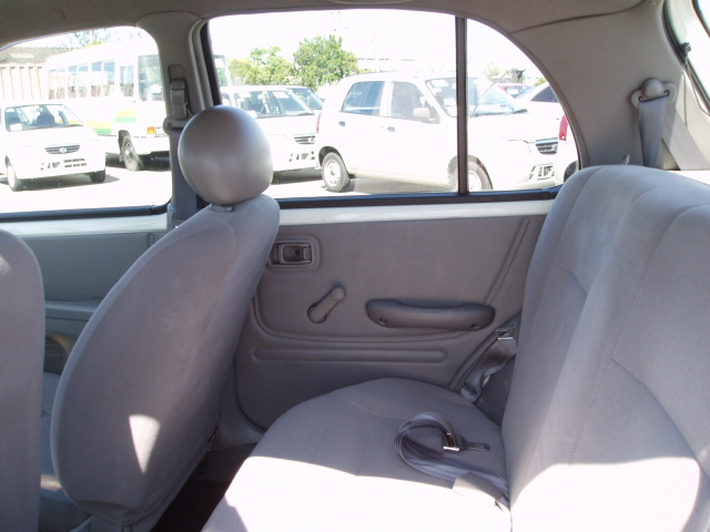 2000 Nissan March Photos