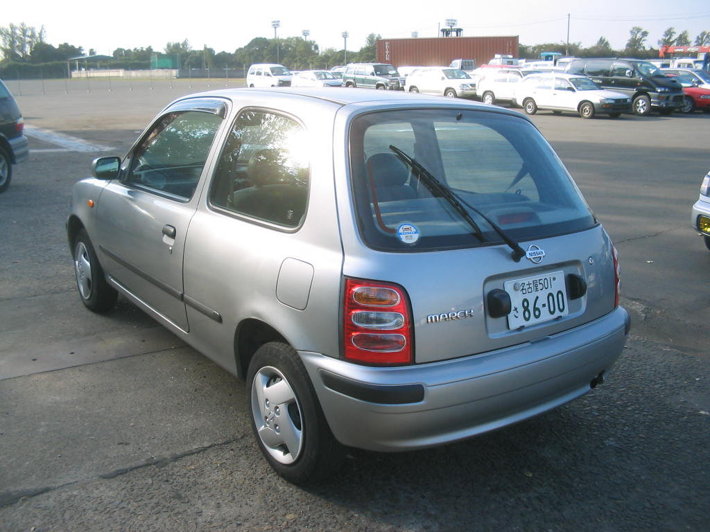 2000 Nissan March Photos