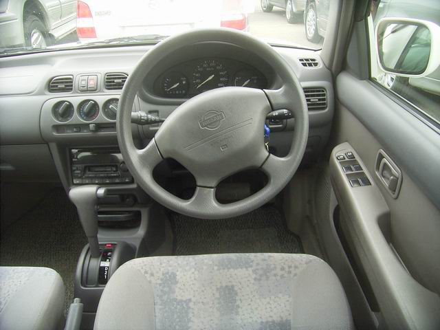 2000 Nissan March Pictures