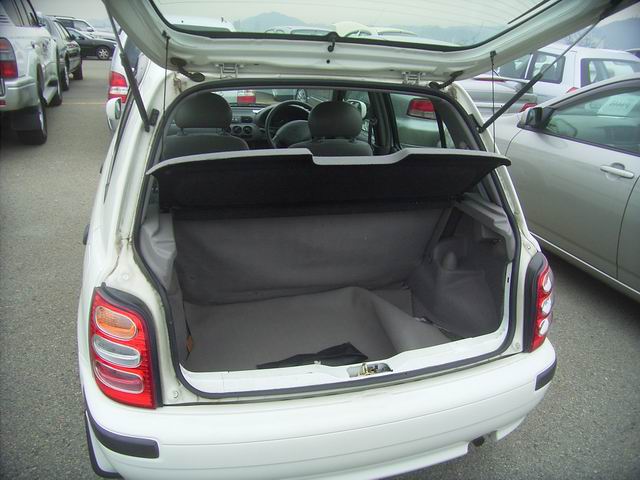 2000 Nissan March Pictures