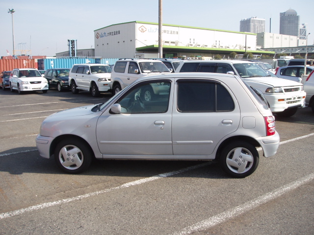 2000 Nissan March Images