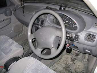 2000 Nissan March Pictures
