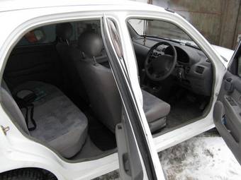 2000 Nissan March Photos