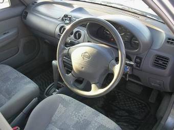 2000 Nissan March Images