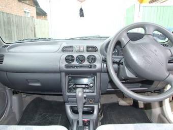 2000 Nissan March Pictures