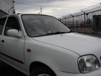 2000 Nissan March Photos