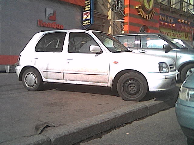 2001 Nissan March