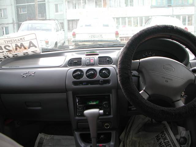 2001 Nissan March