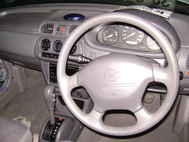 2001 Nissan March