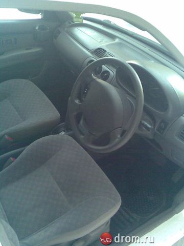 2001 Nissan March