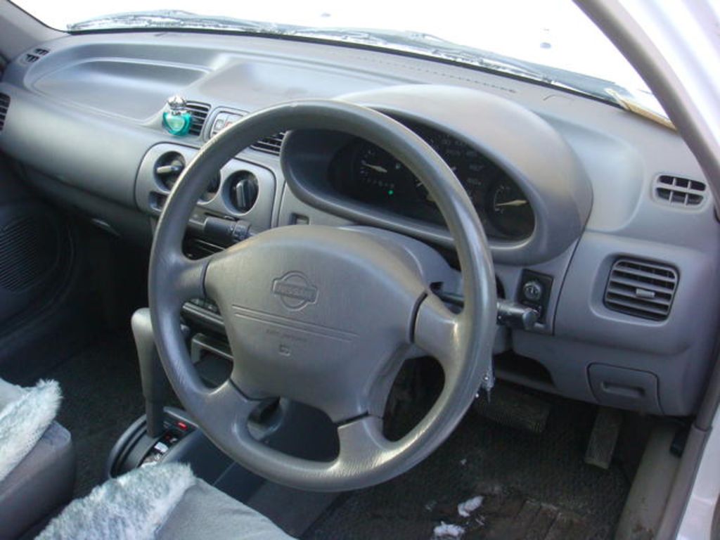 2001 Nissan March