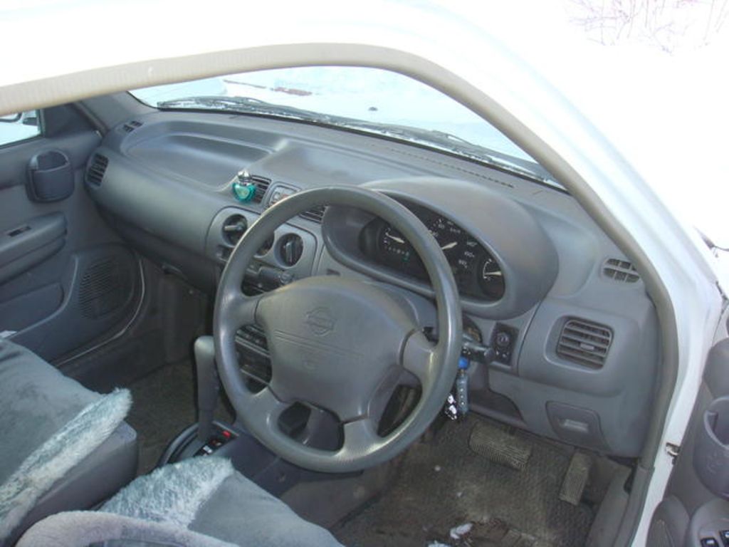 2001 Nissan March
