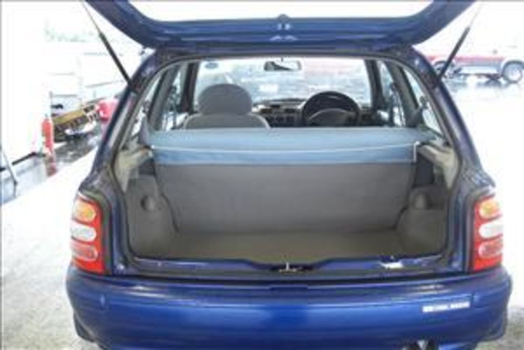 2001 Nissan March