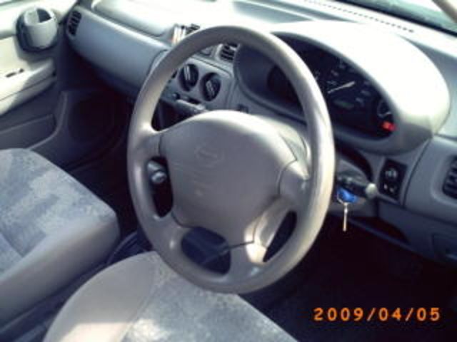 2001 Nissan March