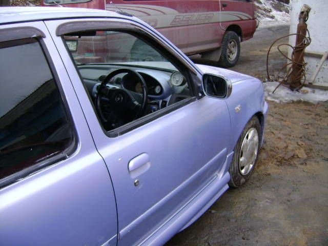 2001 Nissan March