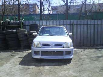 2001 Nissan March