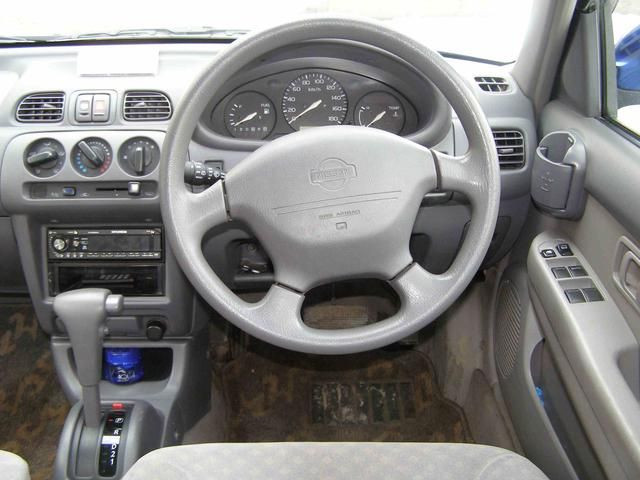 2001 Nissan March