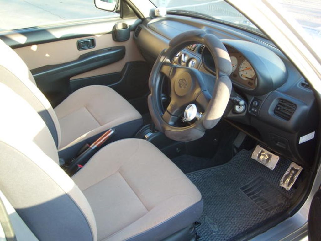2001 Nissan March