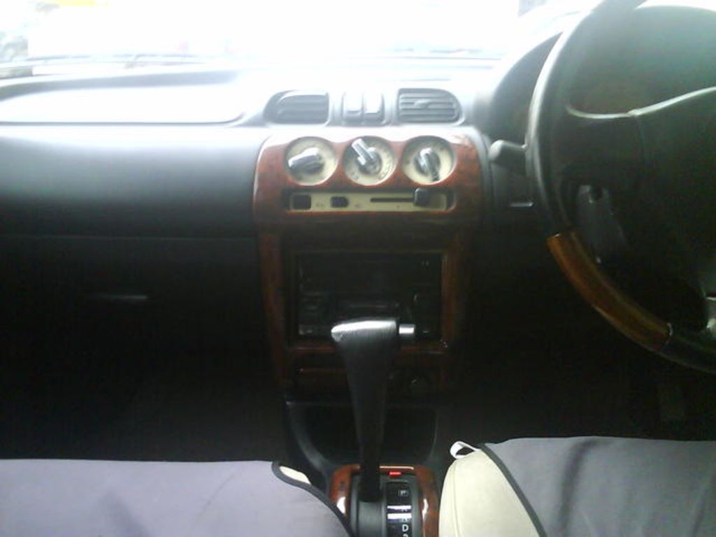 2001 Nissan March