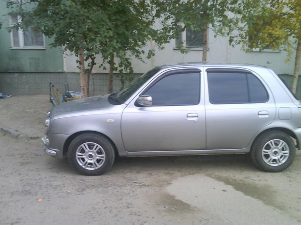 2001 Nissan March