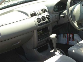 2001 Nissan March Pictures
