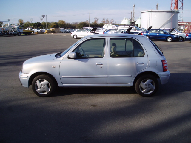 2001 Nissan March Pics