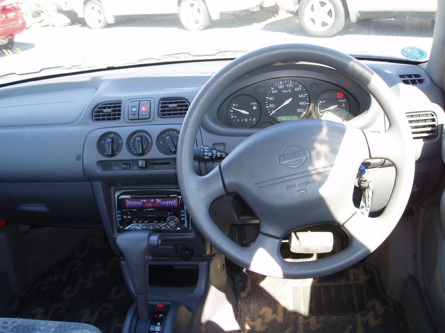 2001 Nissan March Photos