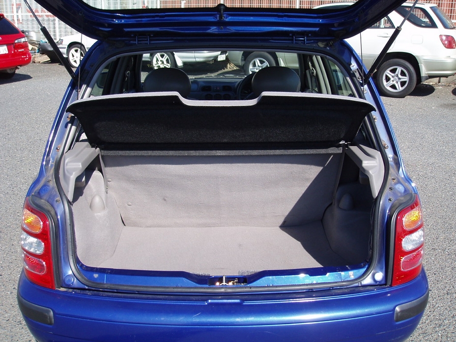 2001 Nissan March Pictures