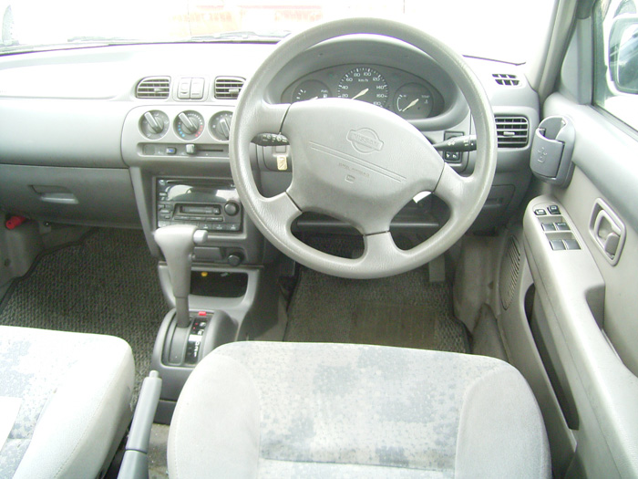 2001 Nissan March Photos