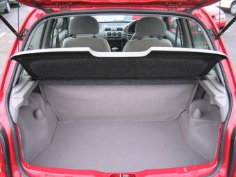 2001 Nissan March Pictures