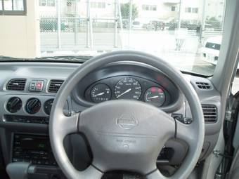 2001 Nissan March Photos