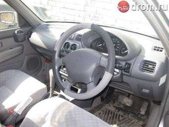 2001 Nissan March Images