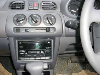 2001 Nissan March Pictures