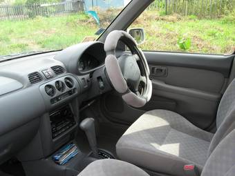2001 Nissan March Pictures