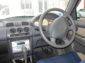 2001 Nissan March Pictures
