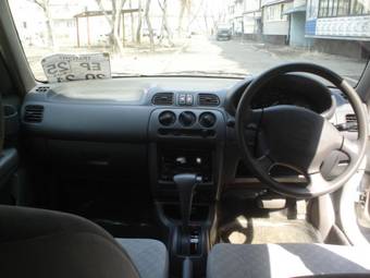 2001 Nissan March Photos