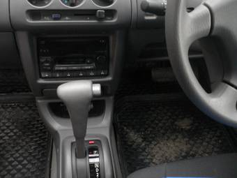 2001 Nissan March Images