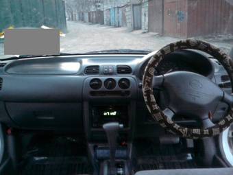 2001 Nissan March Pictures