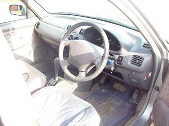 2001 Nissan March Images