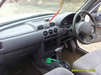 2001 Nissan March Pictures
