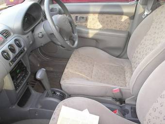 2001 Nissan March Photos