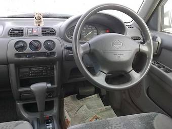 2001 Nissan March Pictures