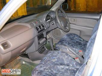 2001 Nissan March Photos