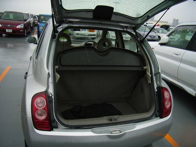 2002 Nissan March