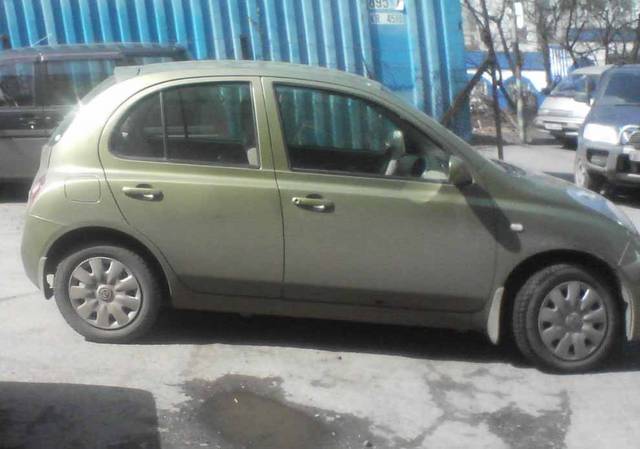 2002 Nissan March