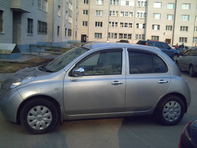 2002 Nissan March