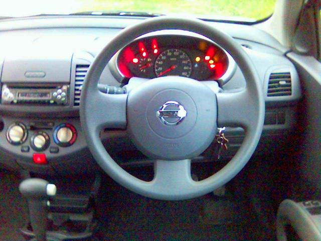 2002 Nissan March